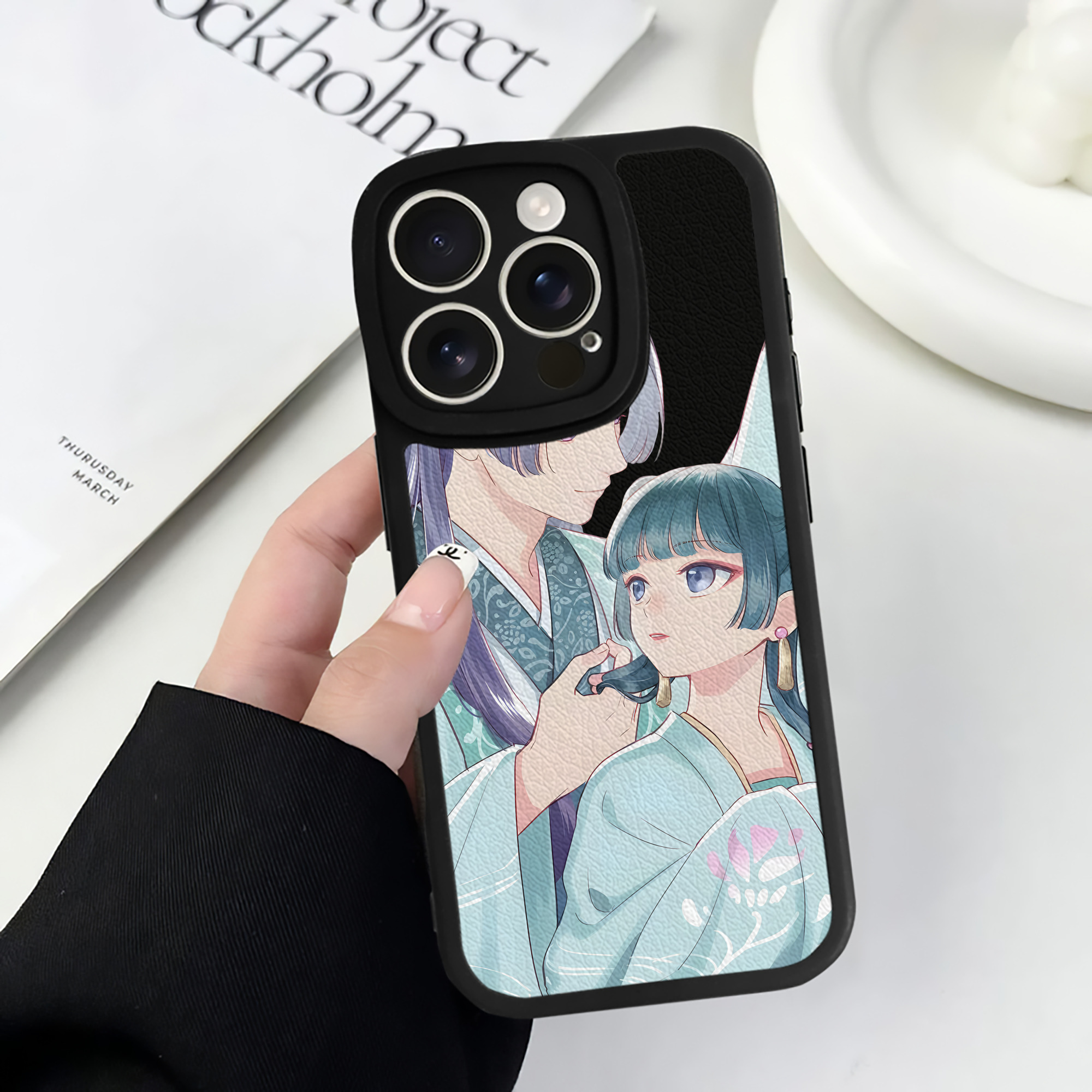 （画像用） 薬屋のひとりごと The Apothecary Diaries 【iPhone 16シリーズ対応】シリコンスマホケース（レザー調） 材質：シリコン